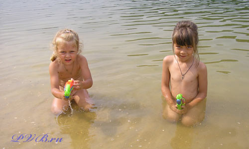 Правильное летнее закаливание детей купанием